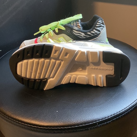 Kids New Balance Sneakers - Picture 5 of 5